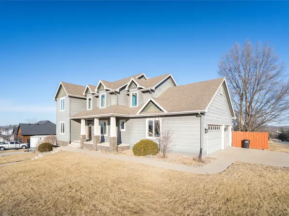 923 S 10th St, Adel, IA 50003