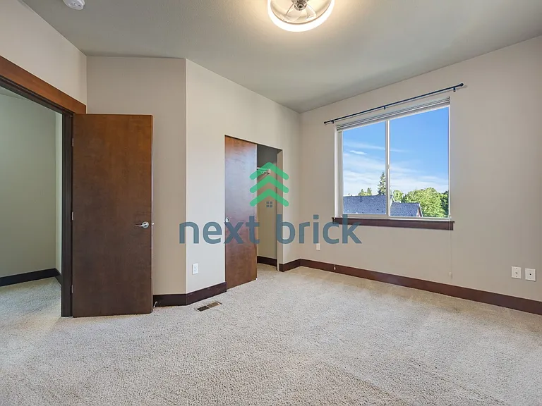 3813 NE 3rd Pl — Photo 13