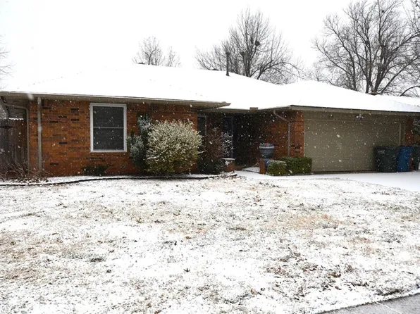 1212 Val Genes Rd, Edmond, OK 73003