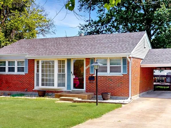 1020 Saint Patrice Ln, Florissant, MO 63031
