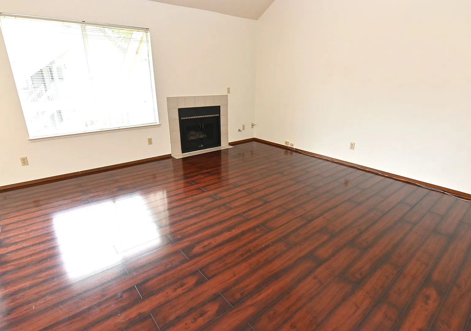 2/2 with private balcony w/ AC & Complex Pool - 1032 Summerplace Dr, San Jose — Photo 3