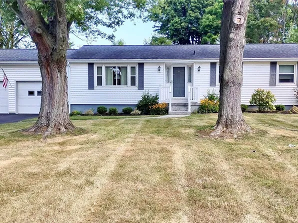 4026 Staley Dr, Hamburg, NY 14075