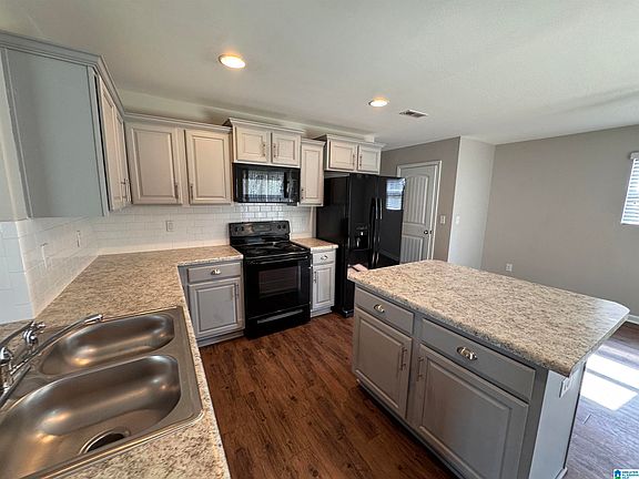 4th image of 270 Sarah Way