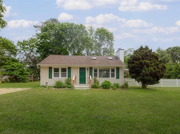 5 Andrews Lane, East Quogue, NY 11942