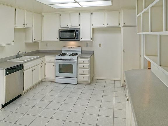 4th image of 16749 Highfalls St
