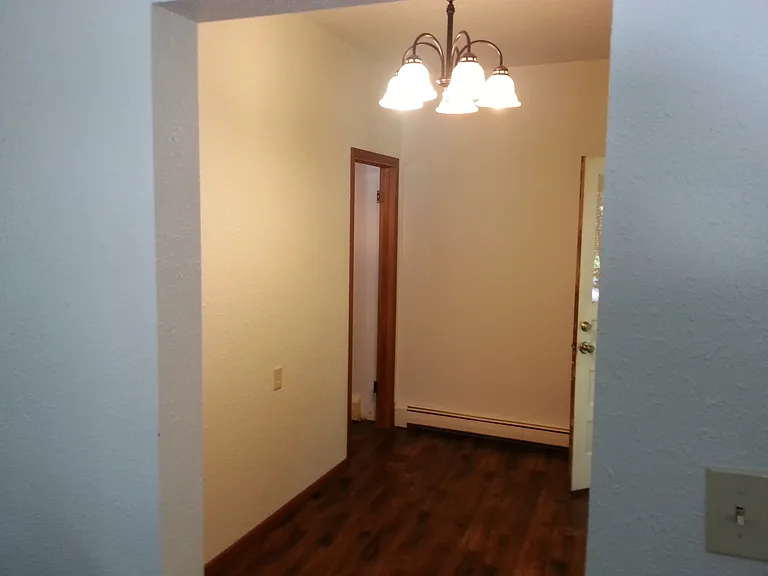 608 S Cedar Ave — Photo 3