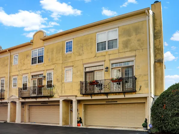 921 Junction Pl, Indianapolis, IN 46220