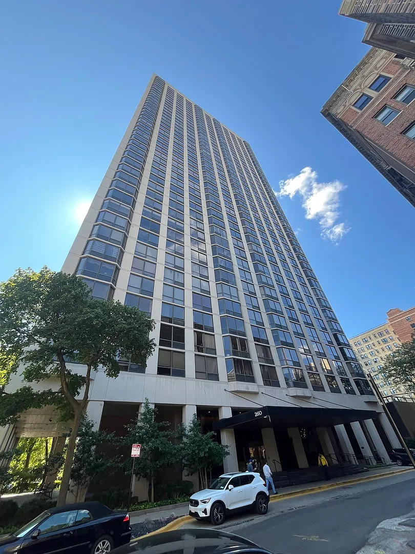 2650 N Lakeview Ave — Photo 1