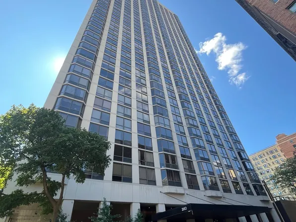2650 N Lakeview Ave, Chicago, IL
