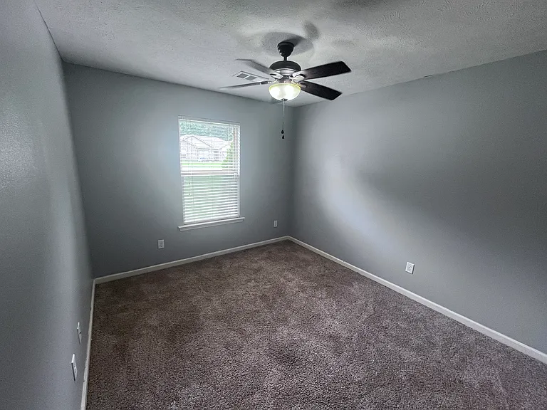 34 Shamsie Dr — Photo 21
