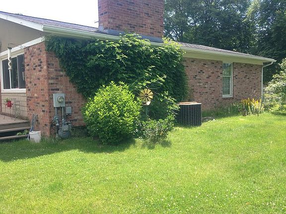 2nd image of 1204 W Hosmer St