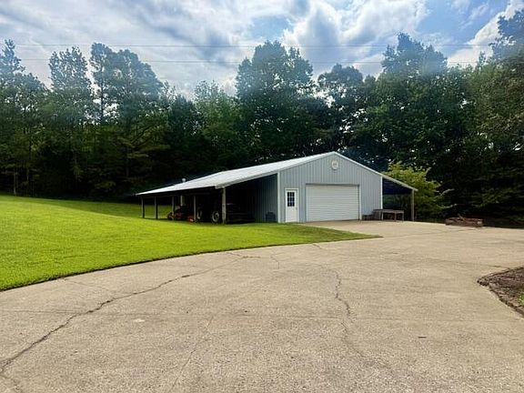 3rd image of 521 Ellis Ln