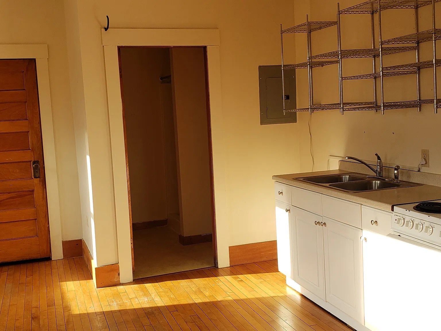 1 bed, $1,210 — Photo 2