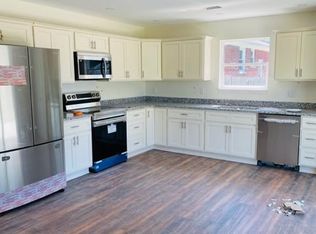 2002 White Oak Ln, Louisville, KY