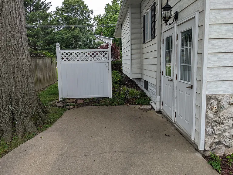 464 S Mill St — Photo 4