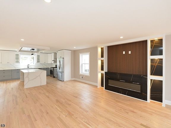 5th image of 49 Center St