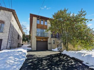 1496 15th St, Fort Lee, NJ 07024