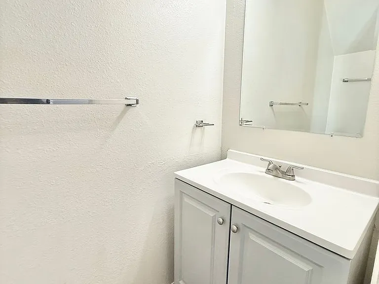 2 Bedroom/1.5 Bath in Great Location! — Photo 14