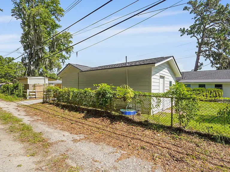 1815 E Derenne Ave #B — Photo 33