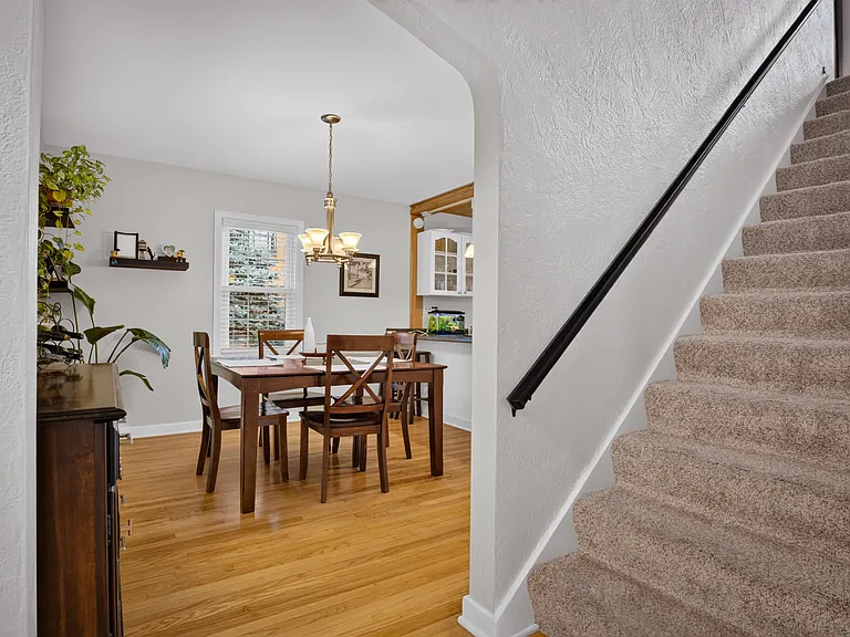 302 Lindsay Rd — Photo 3