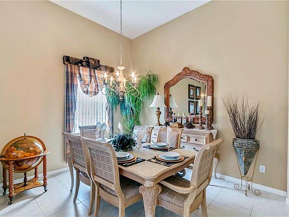 4th image of 1560 Sherbrook Dr