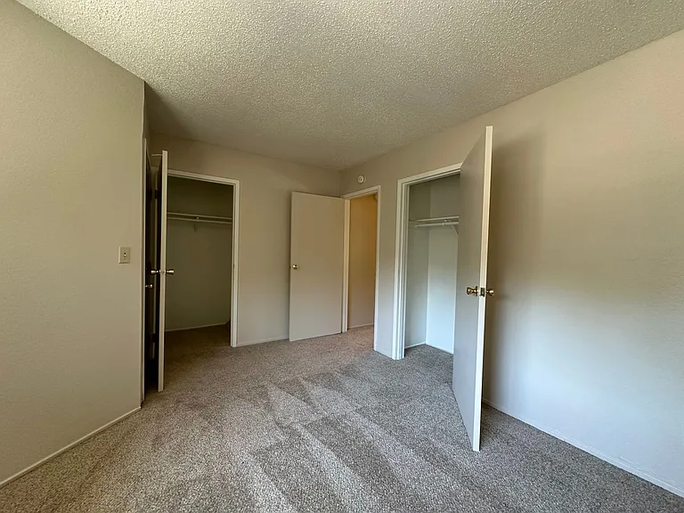 B Street Apartments — Photo 28