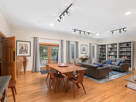 5th image of 304 Old Plantation Dr