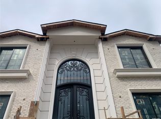 259-03 81st Ave, Glen Oaks, NY 11004