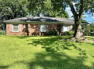 102 Amy St, Leland, MS 38756