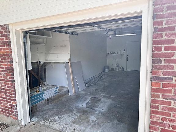 4th image of 3213 Rosewood Dr