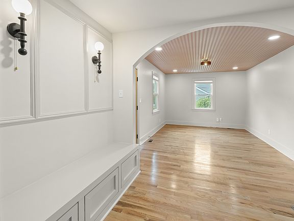 4th image of 1062 Horseshoe Dr