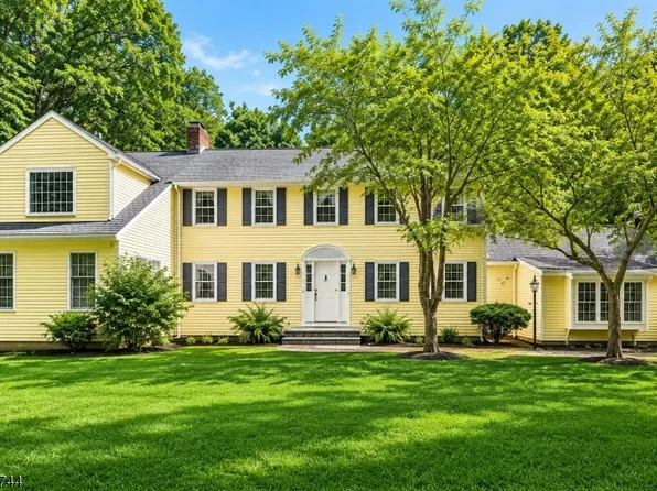 3 Orchard Rd, Kinnelon Boro, NJ 07405