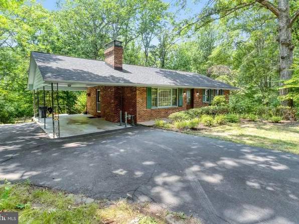 18355 Sharon Rd, Triangle, VA 22172