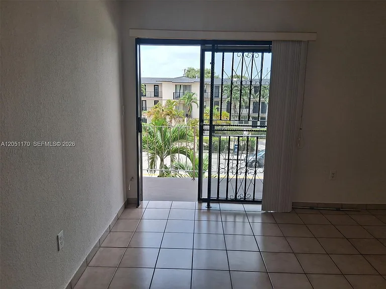 6200 W Flagler St #305 — Photo 8