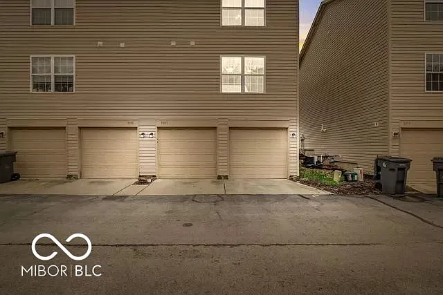 3083 Armory Dr — Photo 13