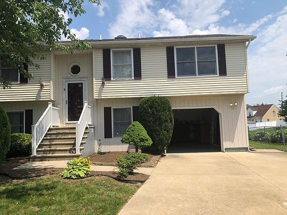 2nd image of 8 Hamilton Lakes Dr