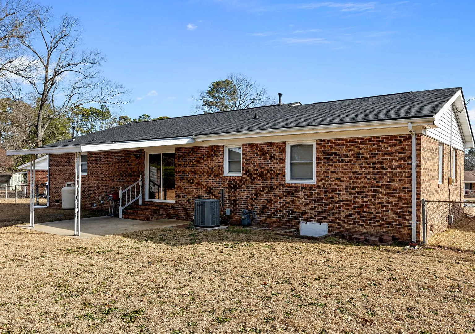 3 Br/2 Ba Ranch Close to Post — Photo 2