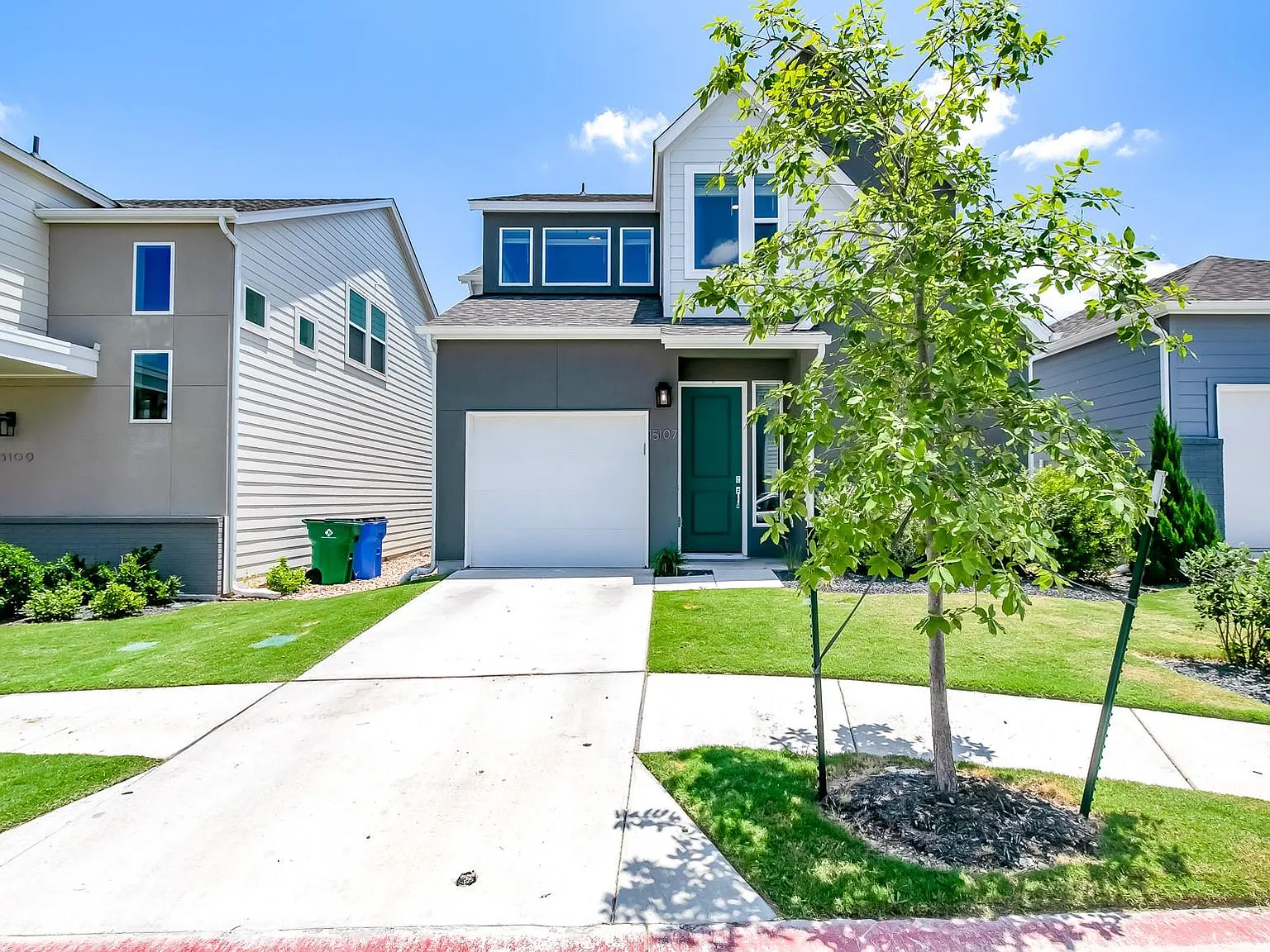 3 bed, 2.5 bath, 2073 sqft, $2,400 — Photo 3