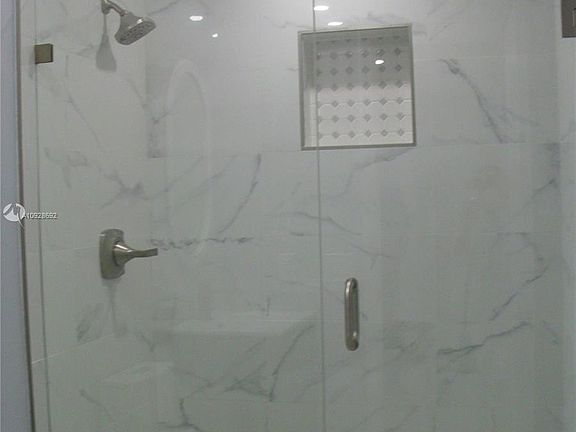 4th image of 414 Sharar Ave