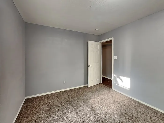 2405 Cripple Creek Dr — Photo 11