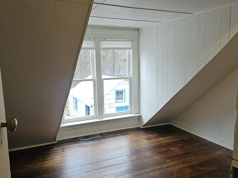1217 Commercial St — Photo 14