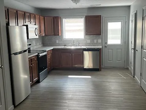 3 bed, 1.5 bath, 1325 sqft, $1,475 — Photo 2
