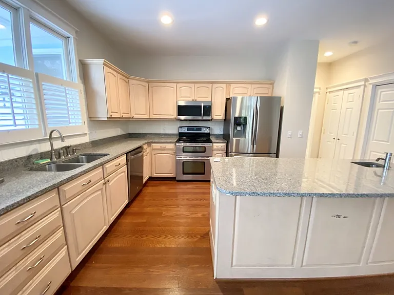 9 Royal Pointe Dr — Photo 18