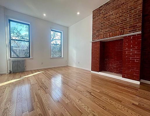 5th image of 170 Franklin St APT 3B