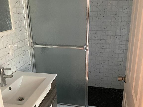 4th image of 1914 E 19th St APT 2A