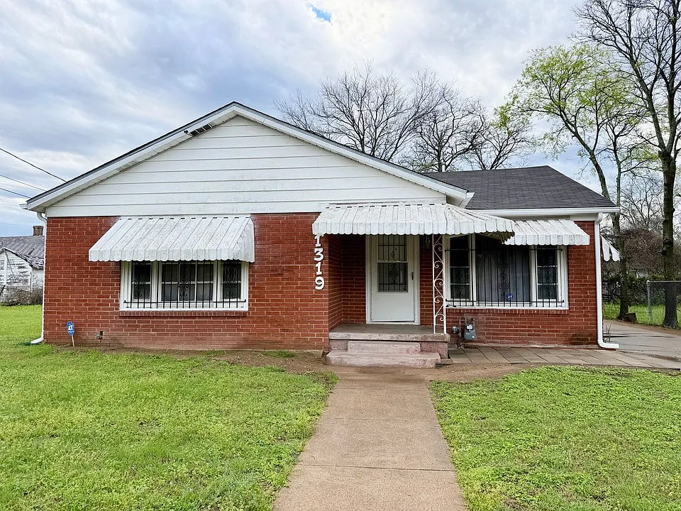 1319 Tabor St