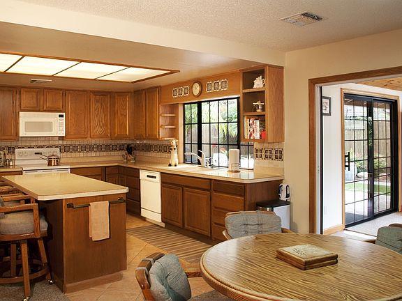 Ribera Kitchen and Dining