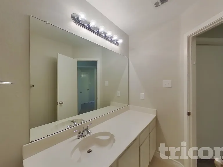 233 Amherst Dr — Photo 15