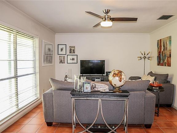 4th image of 2905 Santa Fe St APT 3