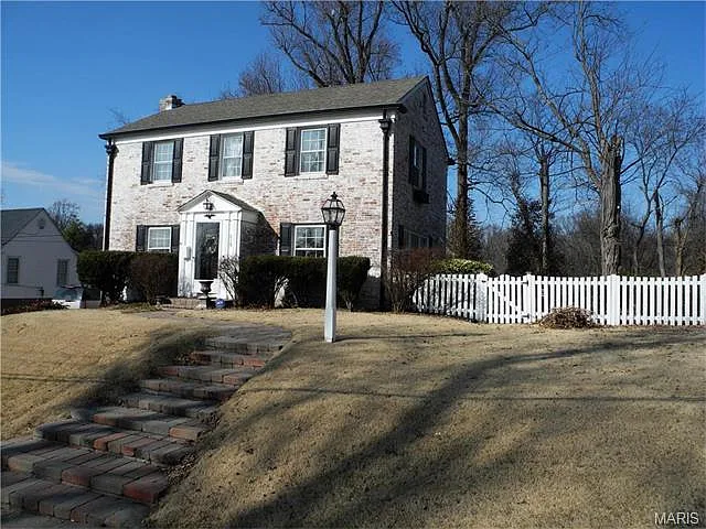 213 Royal Ave photo 1